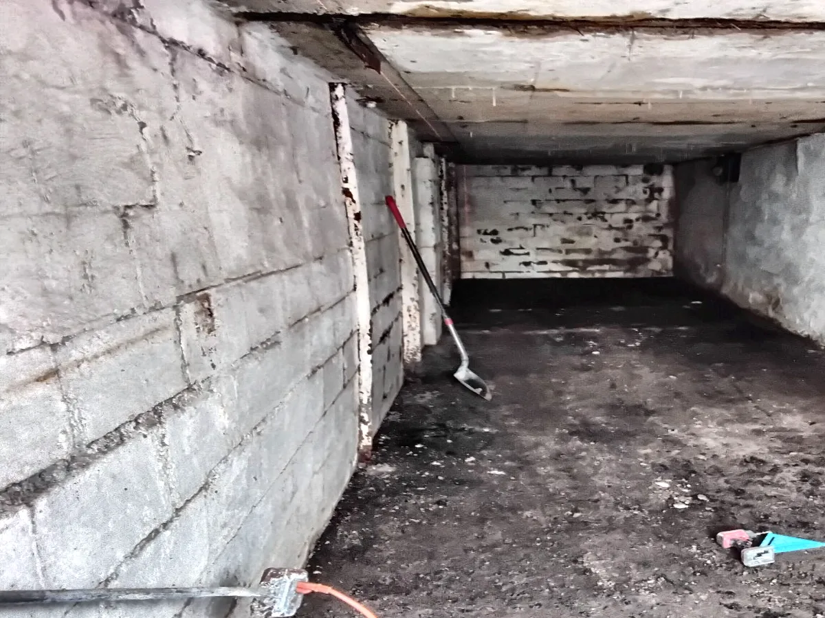 Crawl space block foundation wall before repair